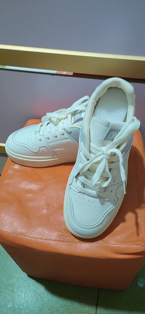 女子耐磨包裹性轻便板鞋休闲超纤皮女鞋时尚秋季运动鞋