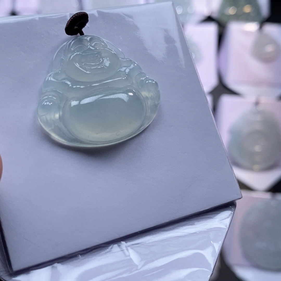 翡翠18K金镶嵌颈饰观音