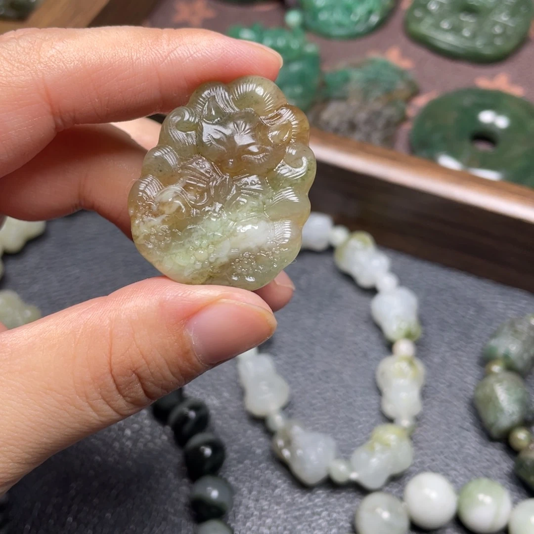 独山玉未镶嵌颈饰