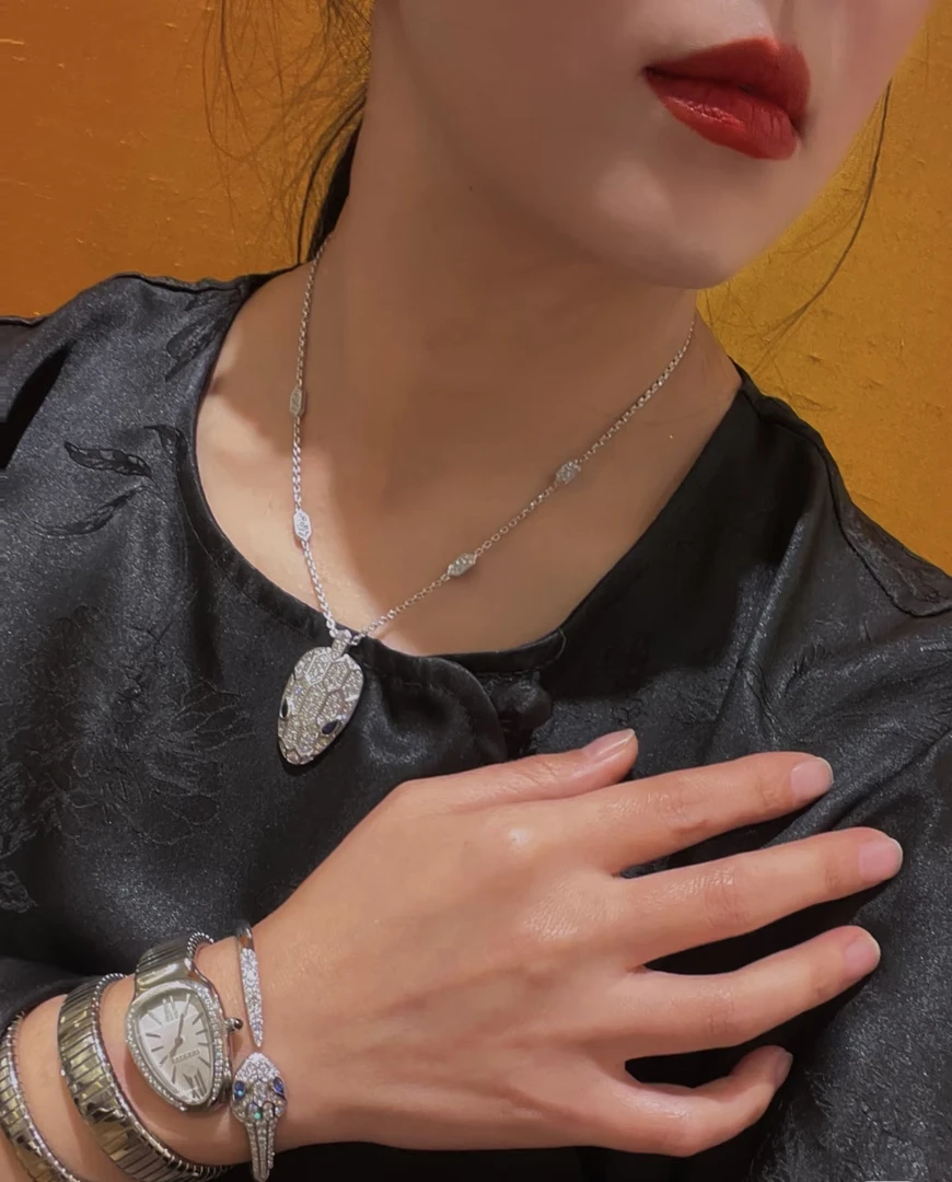 02轻奢百搭保暖可拆卸蛇头围巾