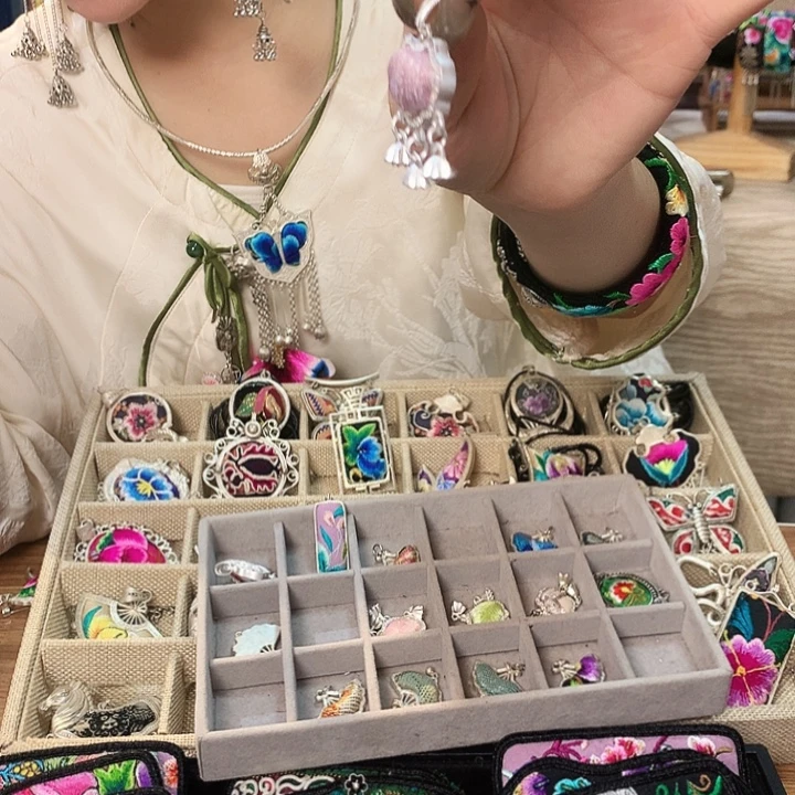 花岗石铁合金吊坠