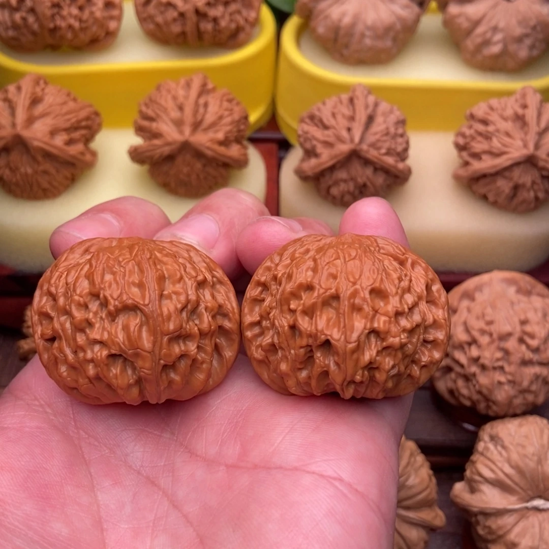 文玩核桃把件41 山地红皮大磨盘