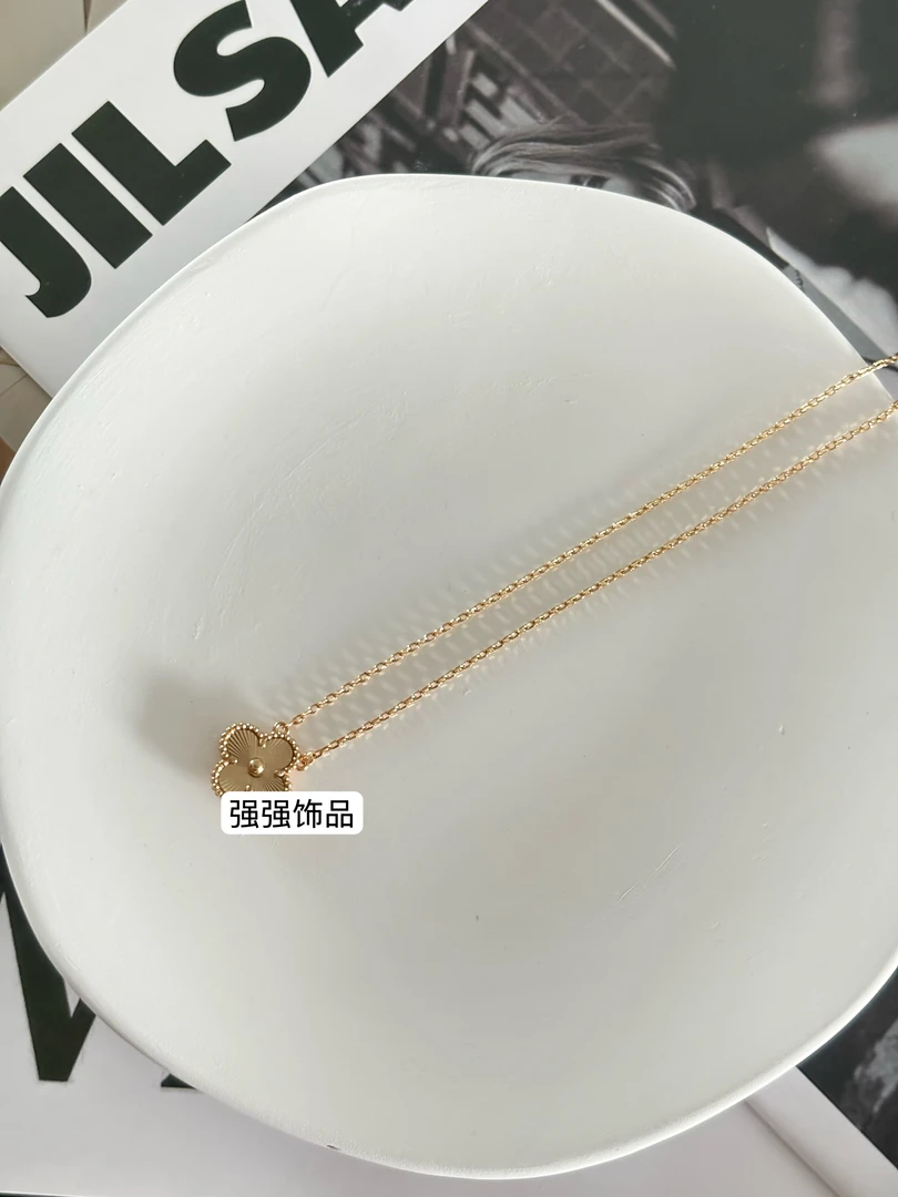 铜合金项链 镭射雕花幸运四叶草项链