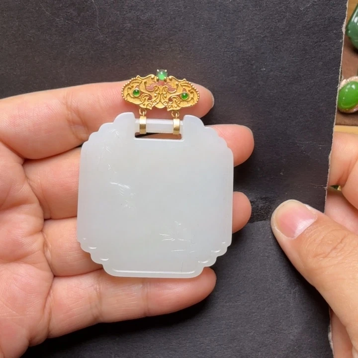 和田玉18K金镶嵌颈饰