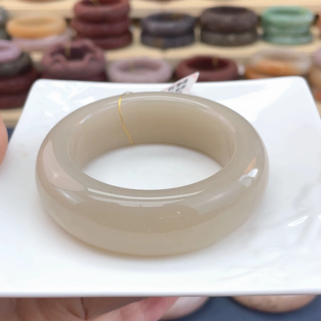 【闪购商品】石英质玉手镯未镶嵌1****9