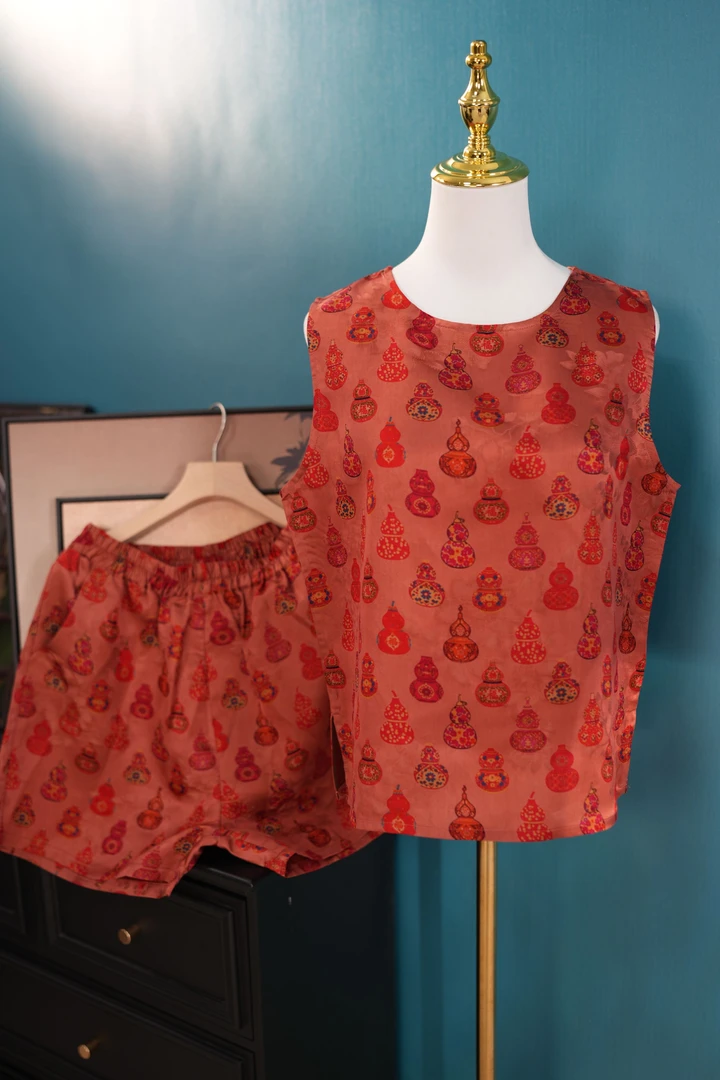 套装097女士红色葫芦背心套装