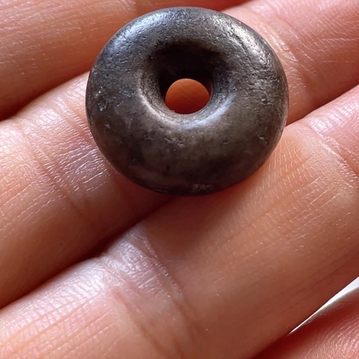 乌***猪和田玉未镶嵌颈饰