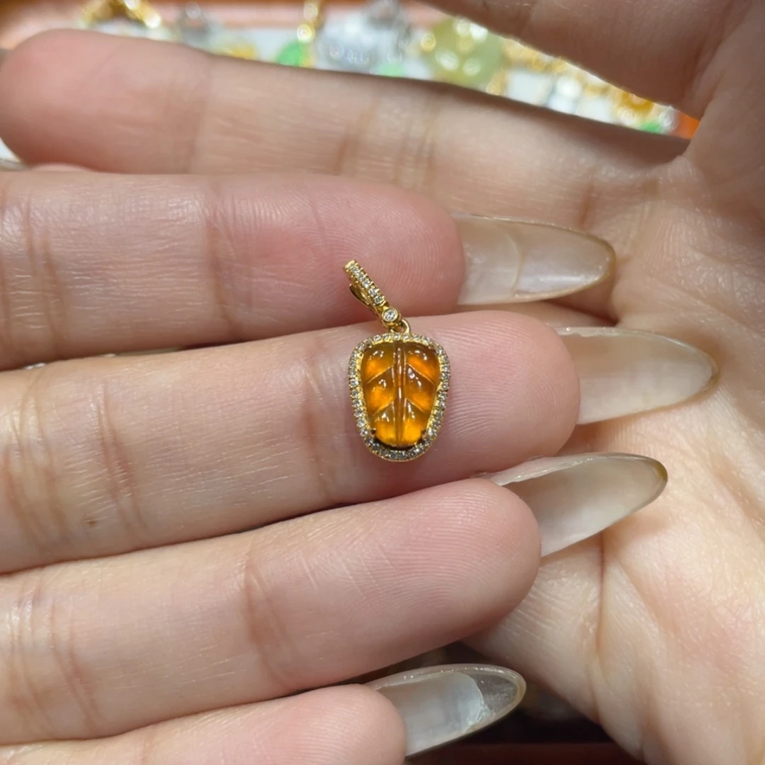 【闪购商品】颈饰18K金镶嵌翡翠