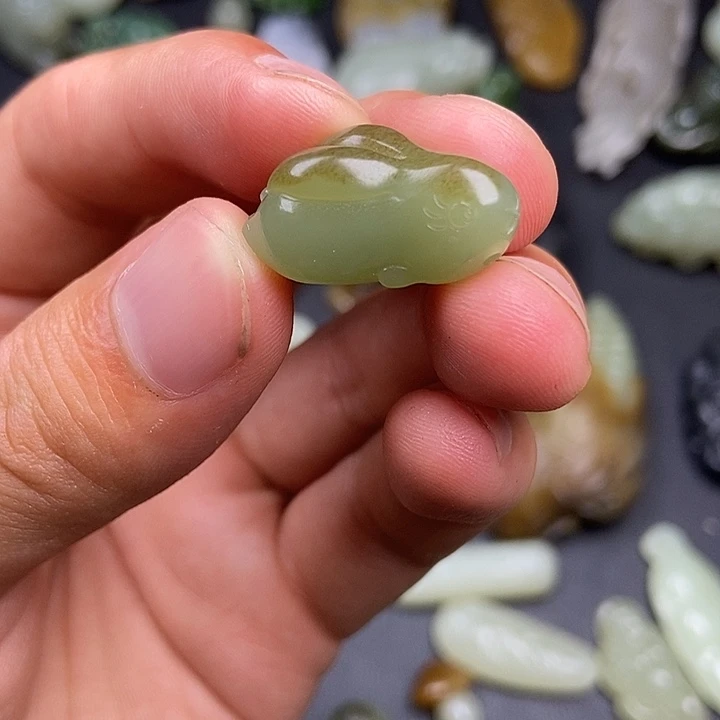 未镶嵌和田玉挂件