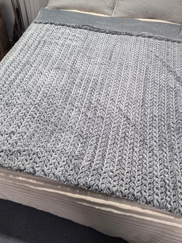 《辉岳》约140*200毛毛款被套发1个