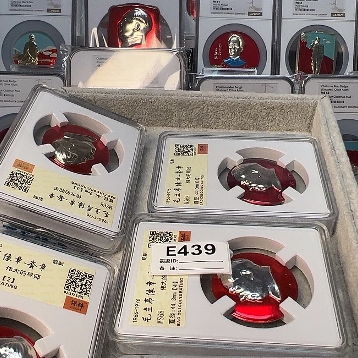 徐***摩其他普通金属精品像章439号商品5枚套