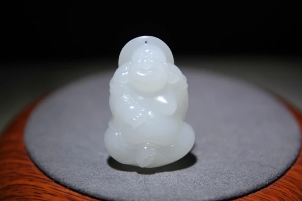 高品质和田玉自在佛挂坠