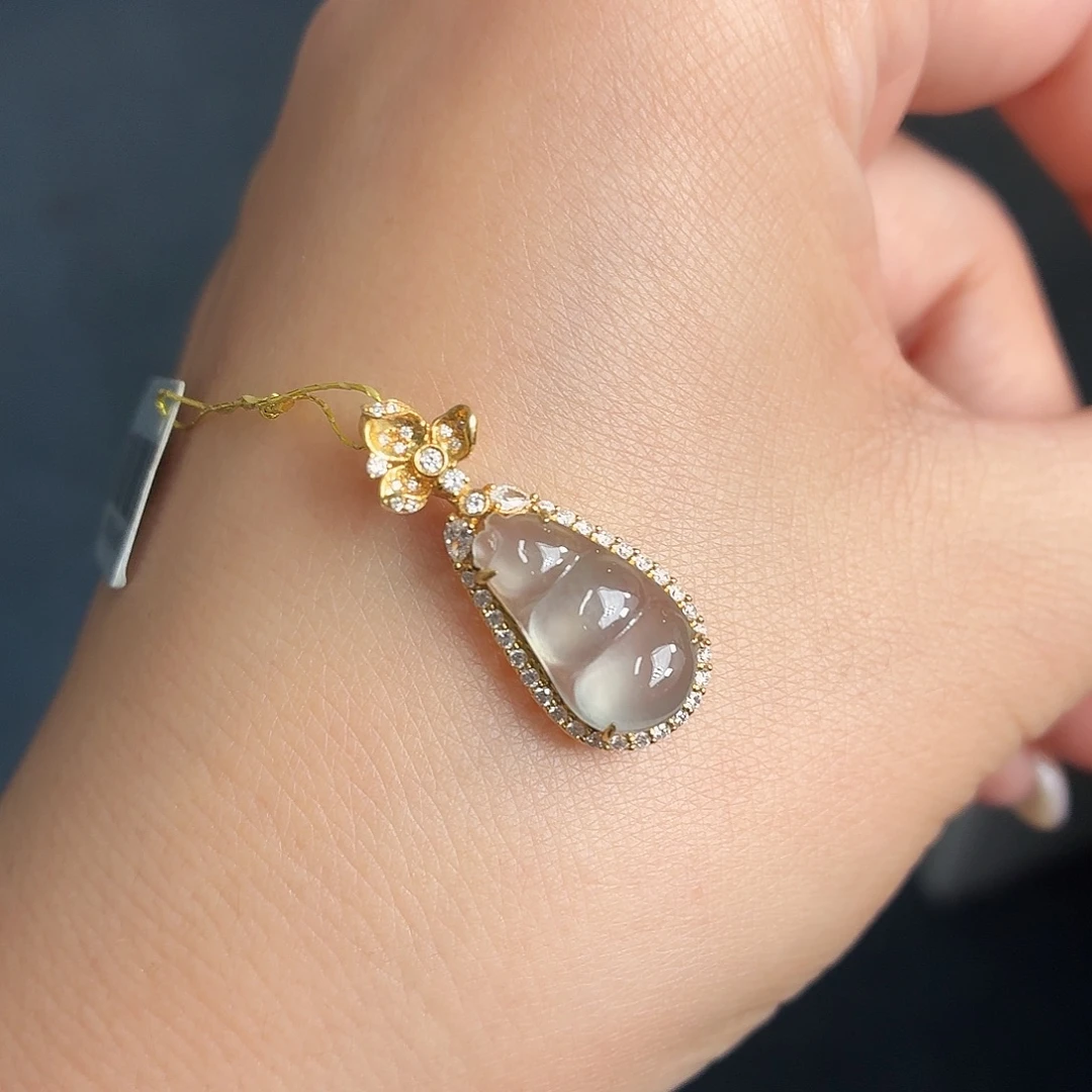 翡翠18K金镶嵌颈饰