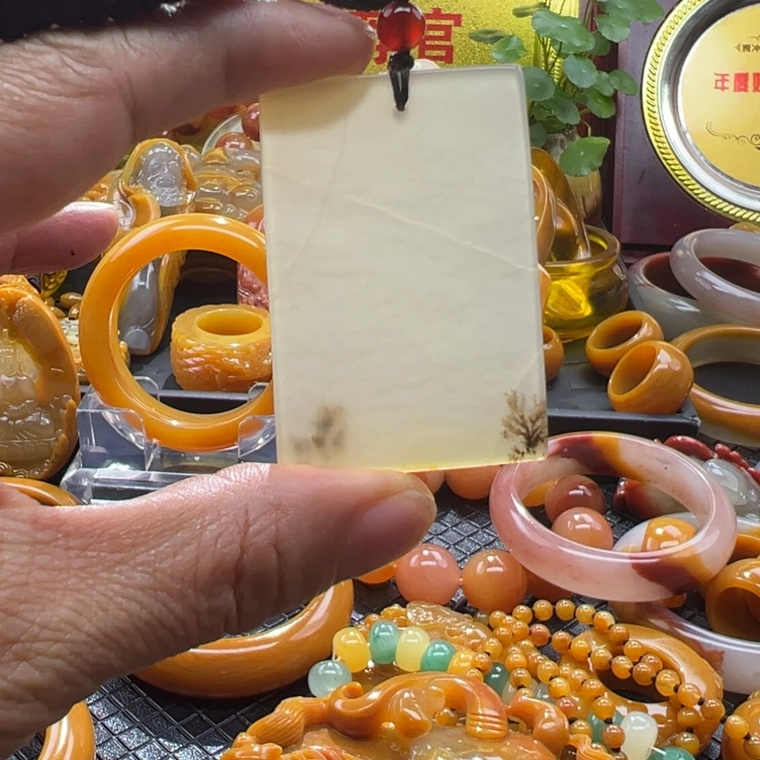 石英质玉未镶嵌颈饰