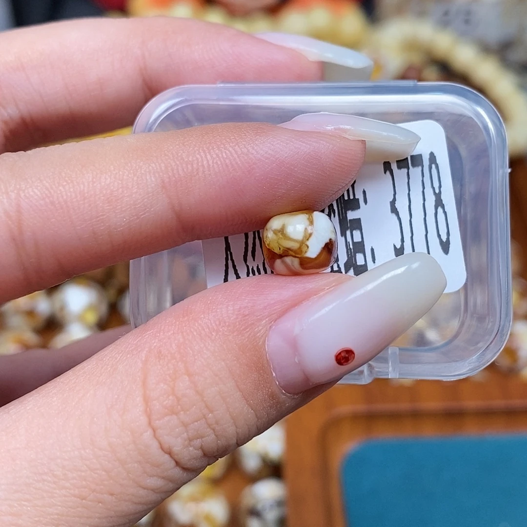 蜜蜡未镶嵌珠宝奇石3778