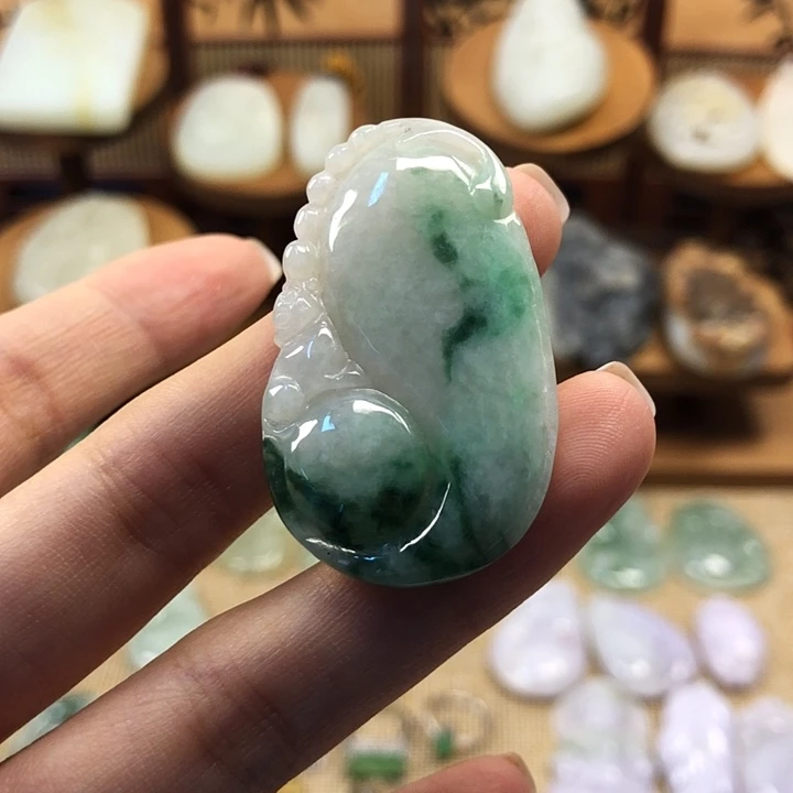 翡翠未镶嵌颈饰糯种翡翠如意吊坠