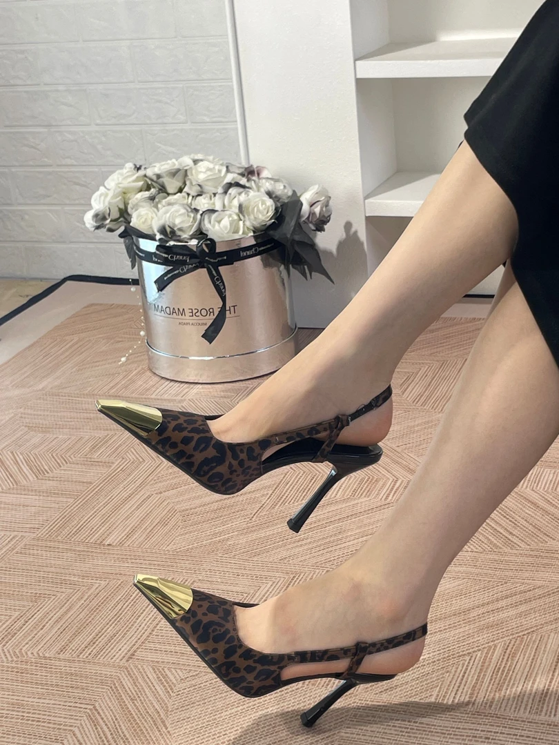 2025夏超高细跟金属字母铁头后空方头小众高级感包头凉鞋女