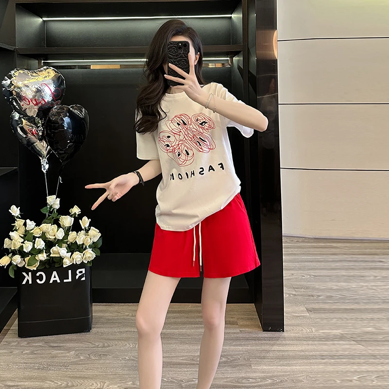 洋气气质2025夏季新款时尚韩版白色短袖上衣红色短裤运动两件套潮
