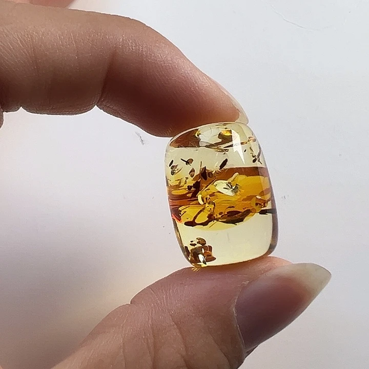未镶嵌颈饰琥珀（花珀）