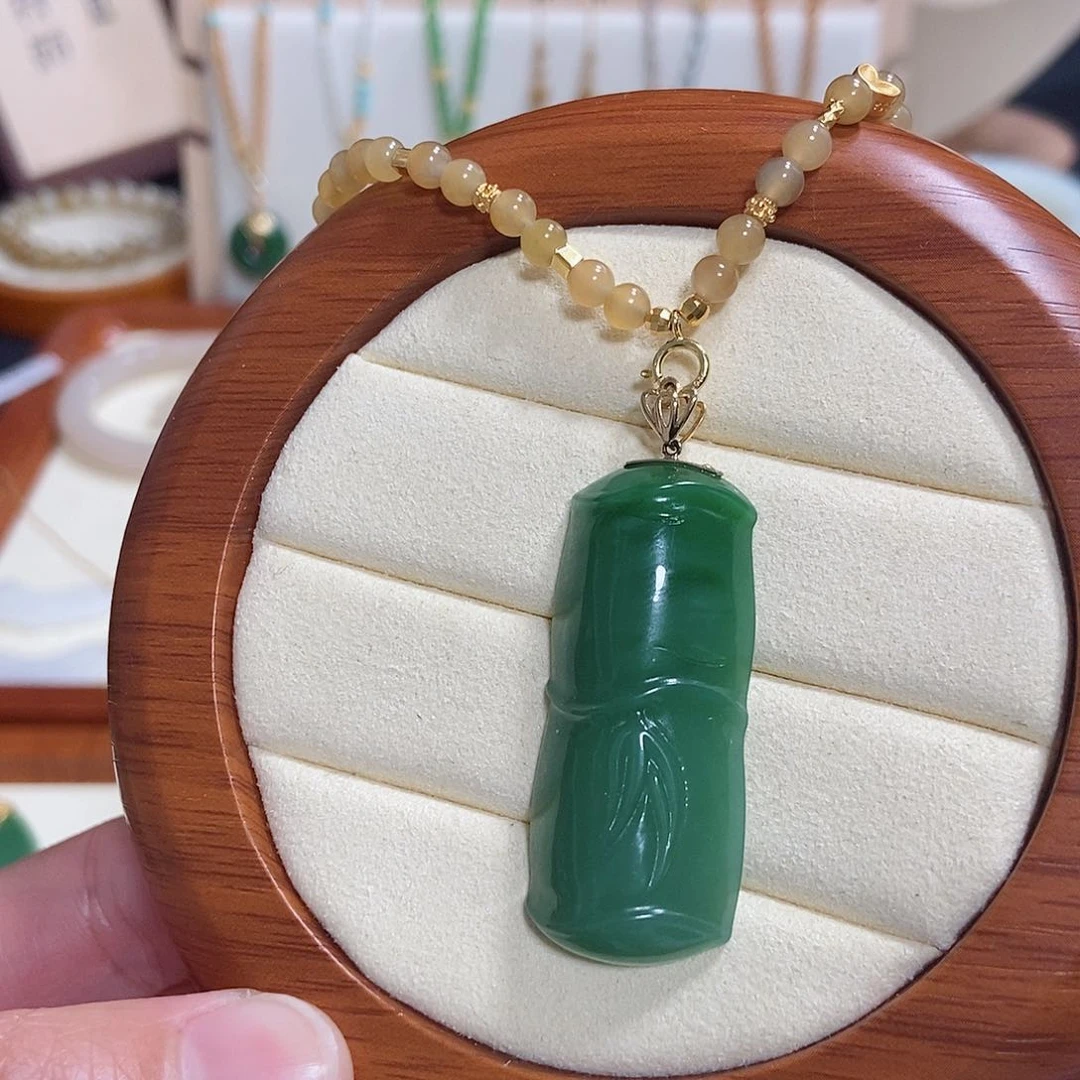 和田玉颈饰18K金镶嵌