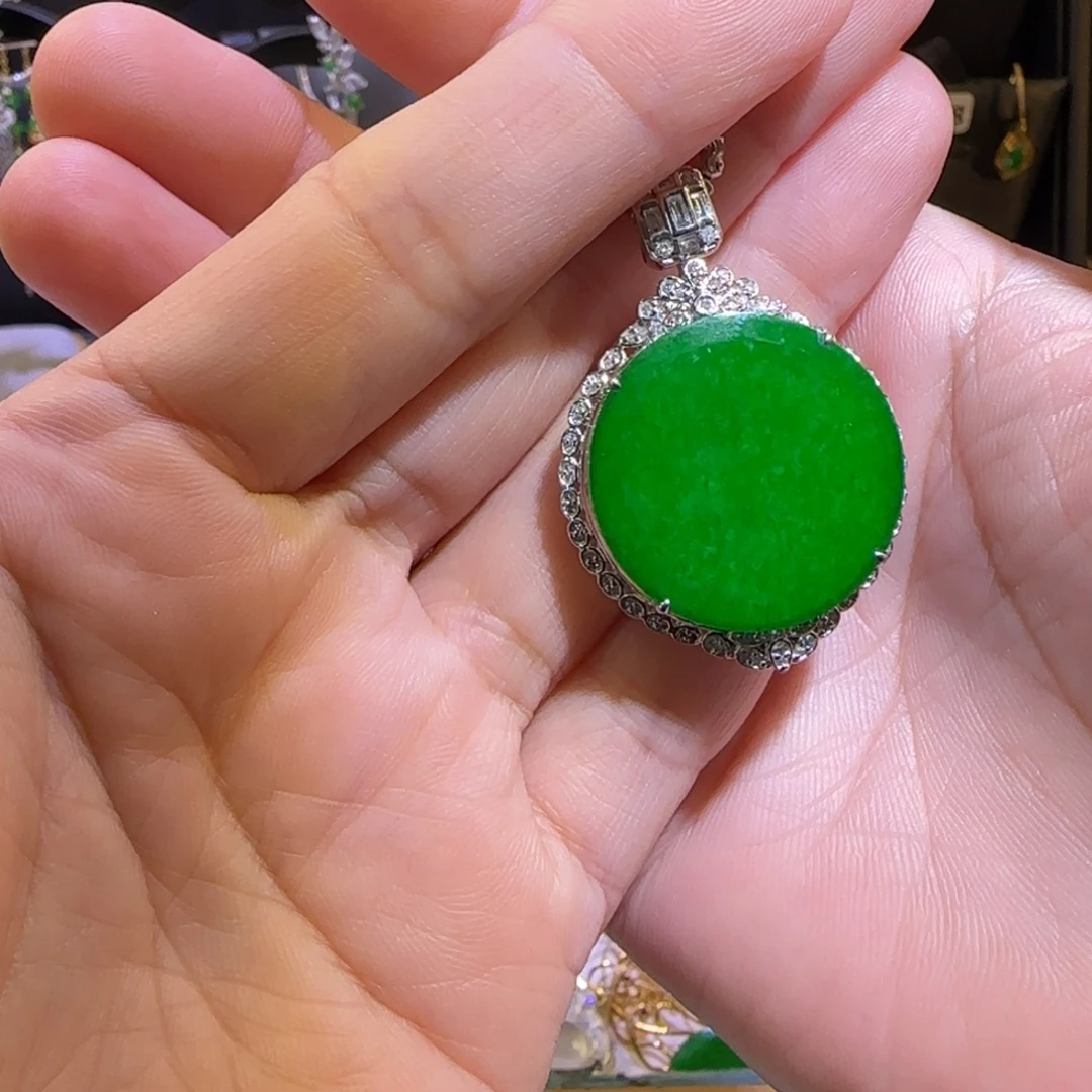 翡翠18K金镶嵌耳饰