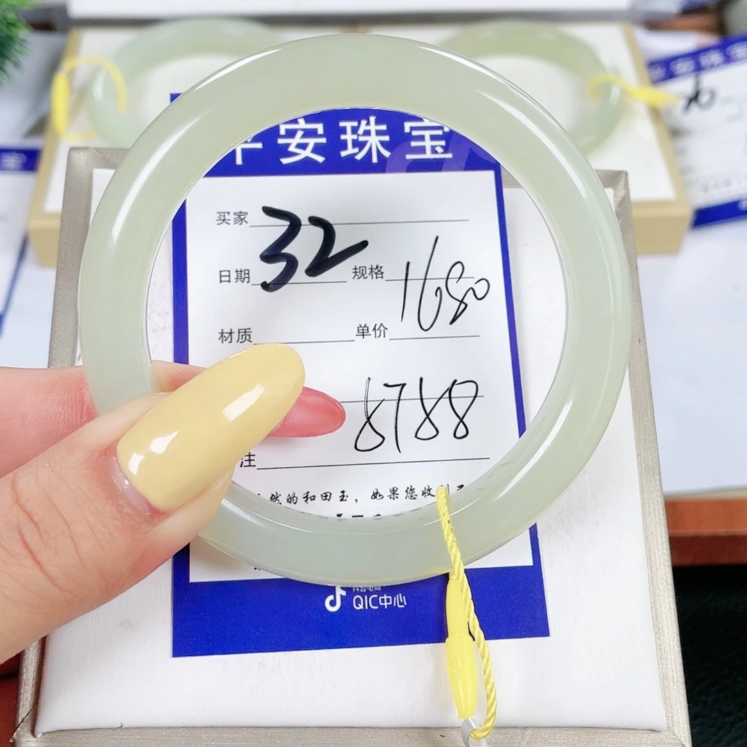 和田玉手镯未镶嵌