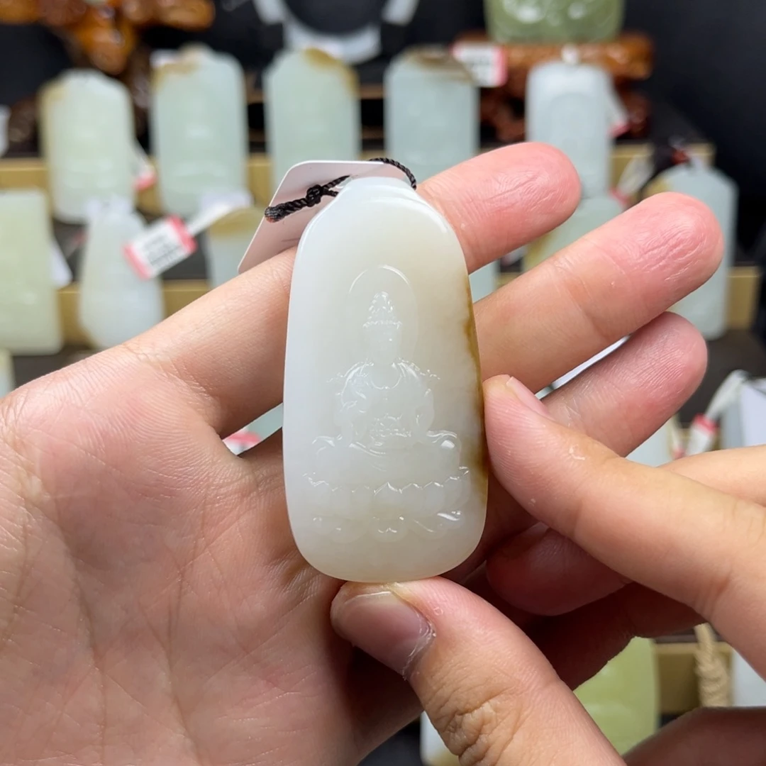 和田玉（糖玉）未镶嵌颈饰观音