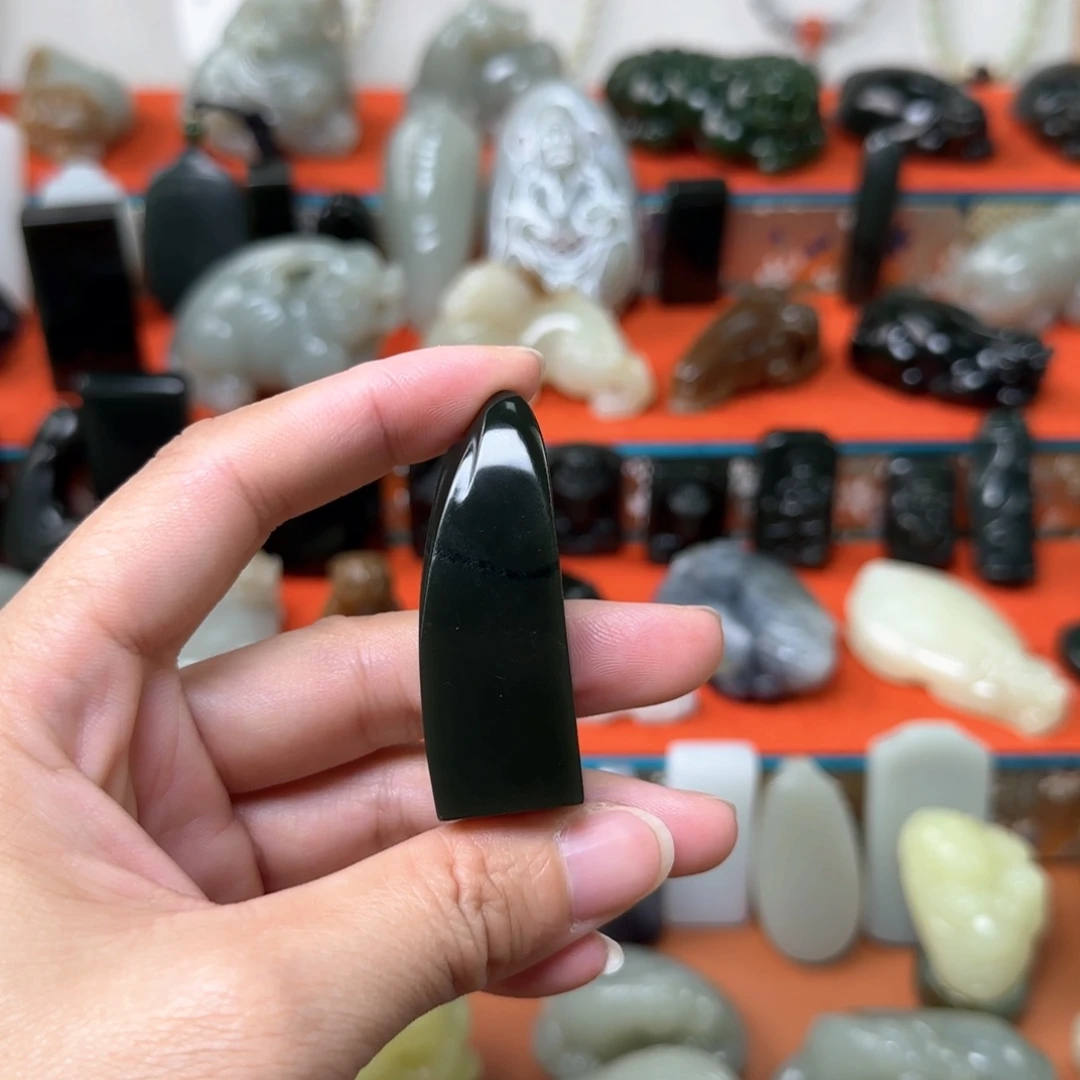 未镶嵌和田玉（糖玉）把件