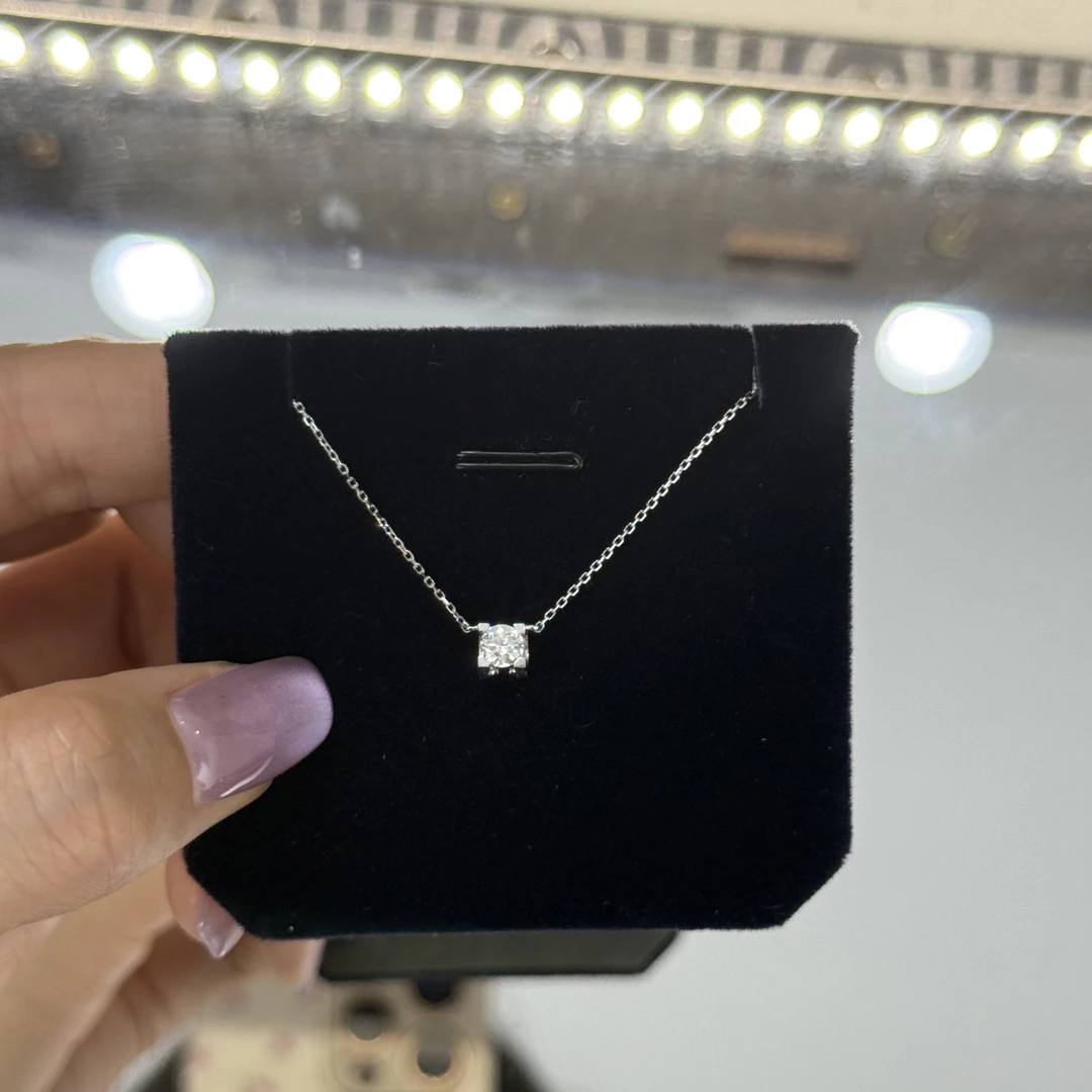 18k金钻石30分牛头项链