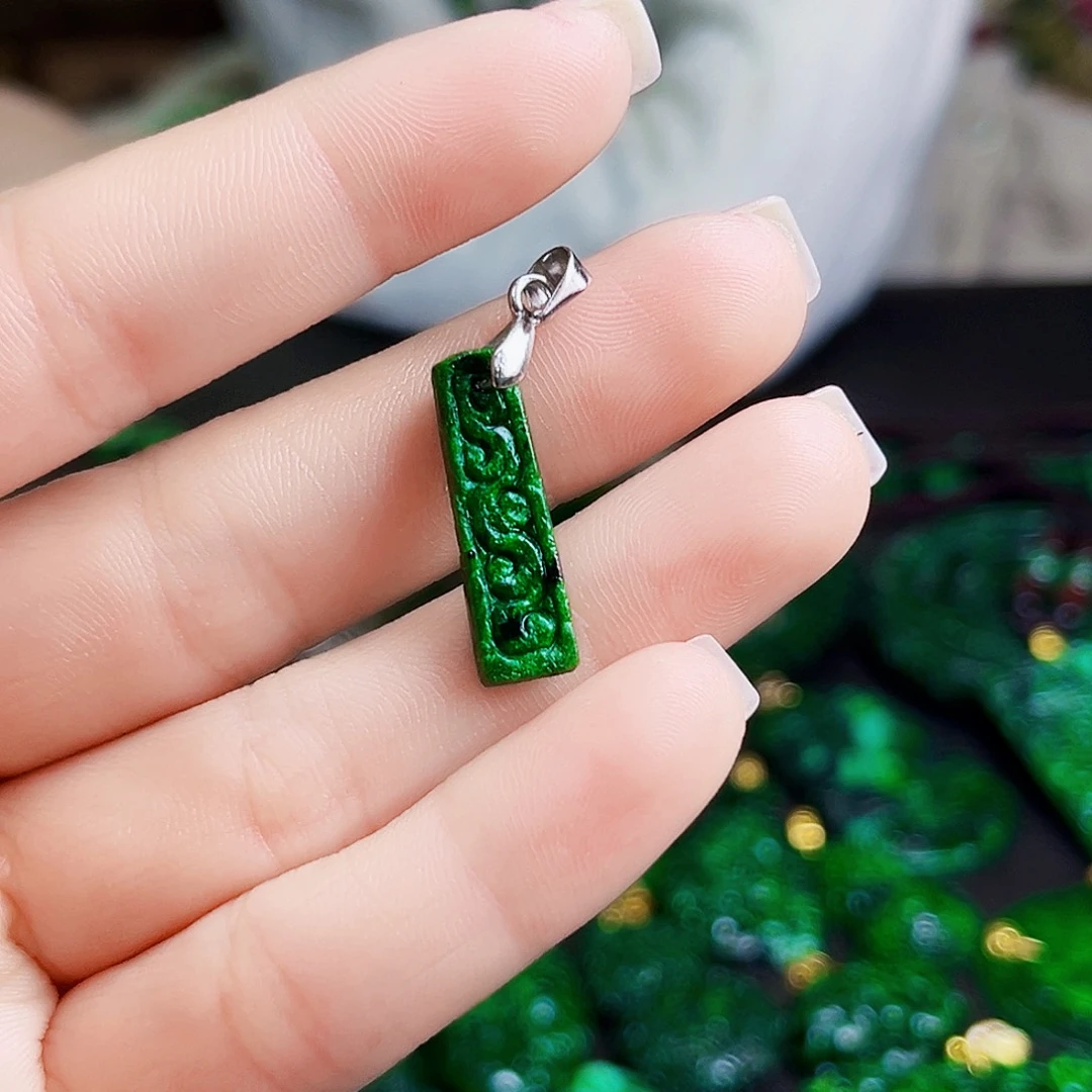 颈饰未镶嵌翡翠多样性