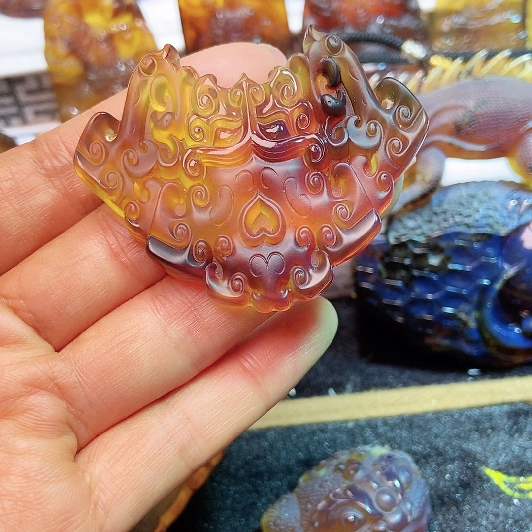 琥珀颈饰未镶嵌兽牌