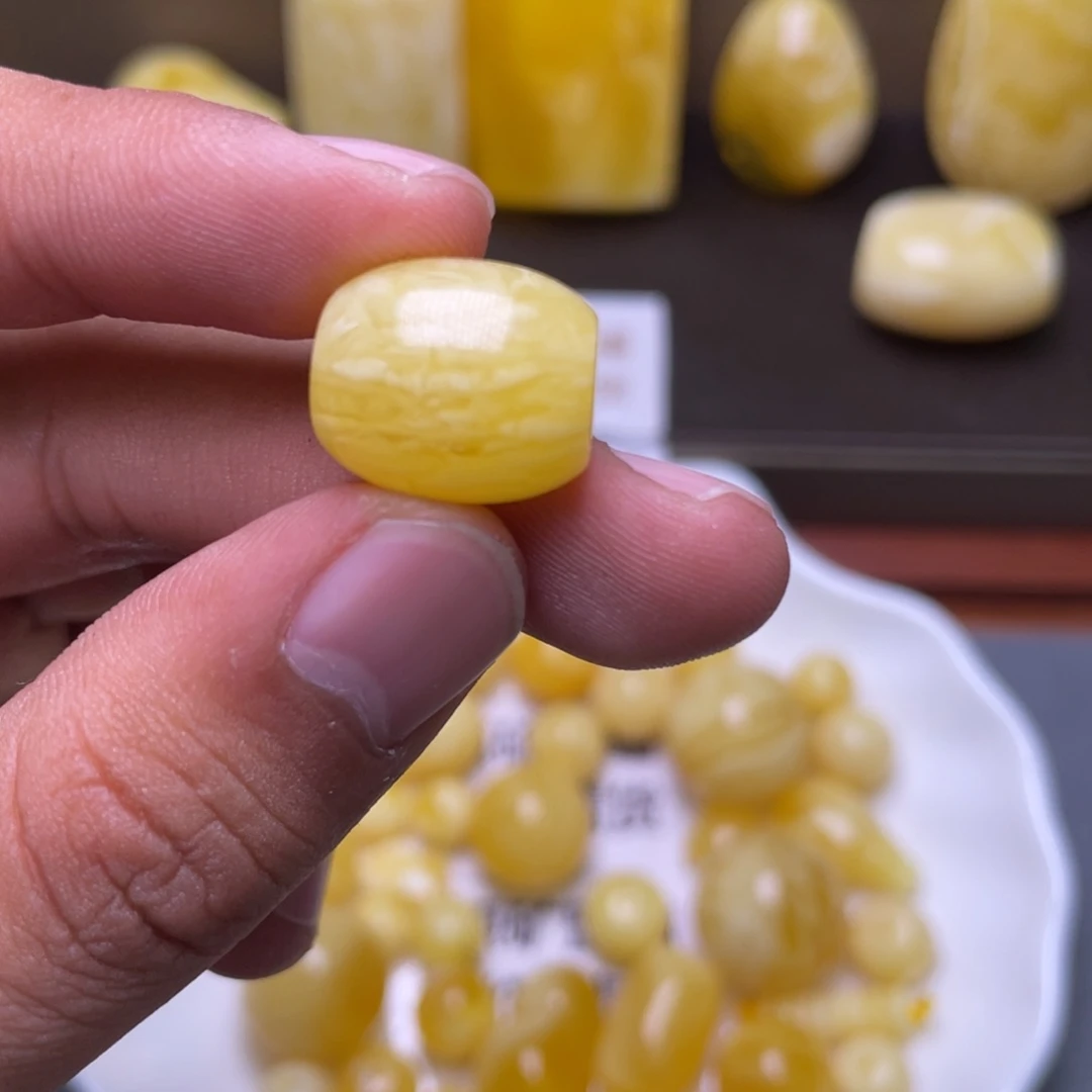 琥珀未镶嵌珠宝奇石