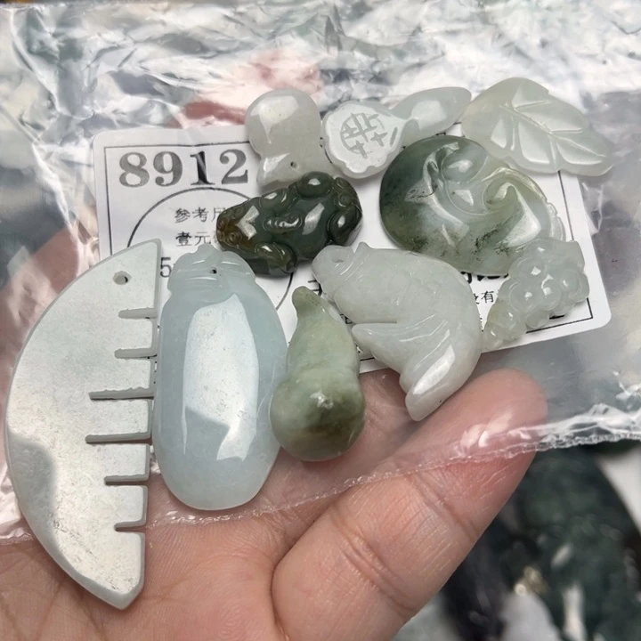 翡翠未镶嵌吊坠(不含链)8912