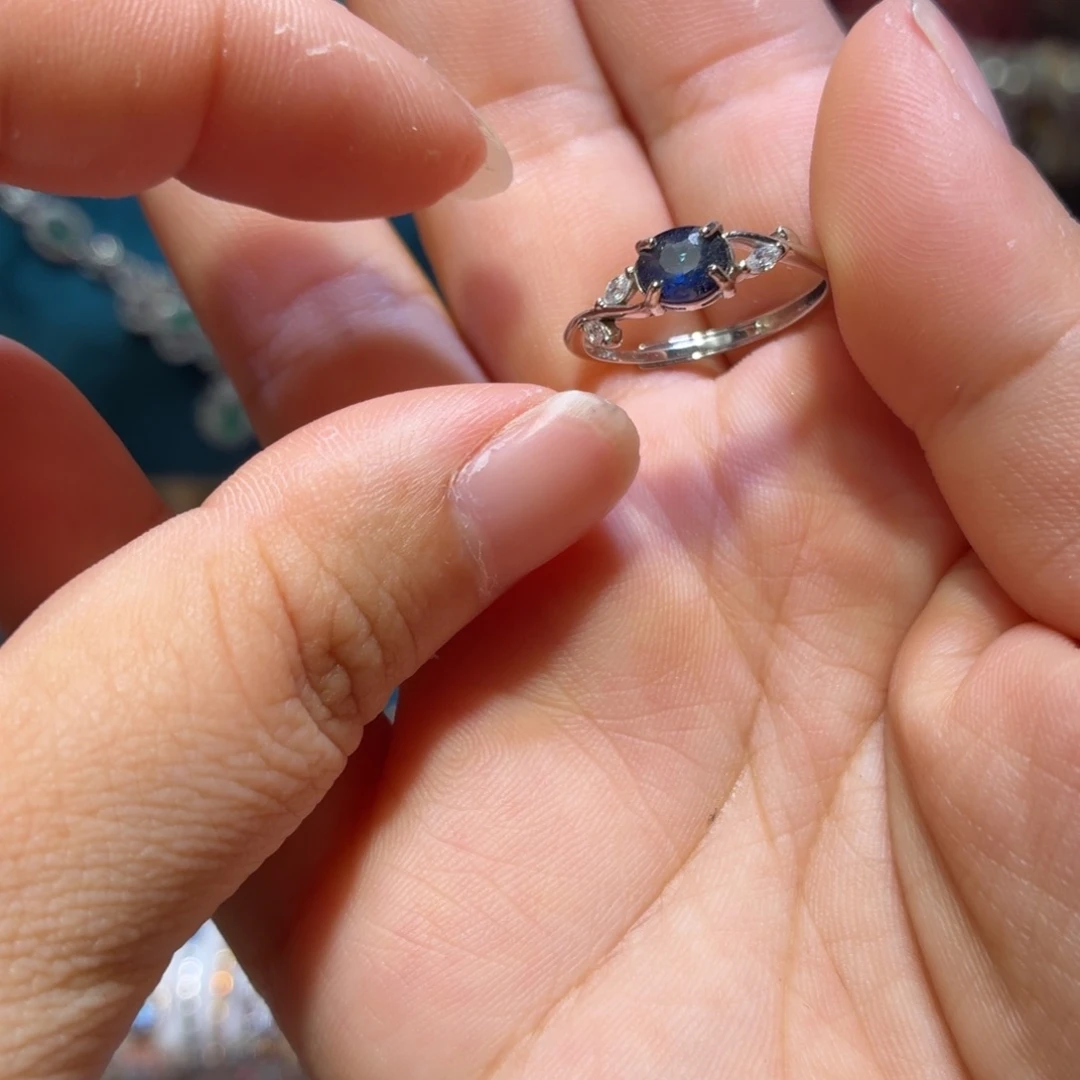 银S925镶嵌蓝宝石戒指