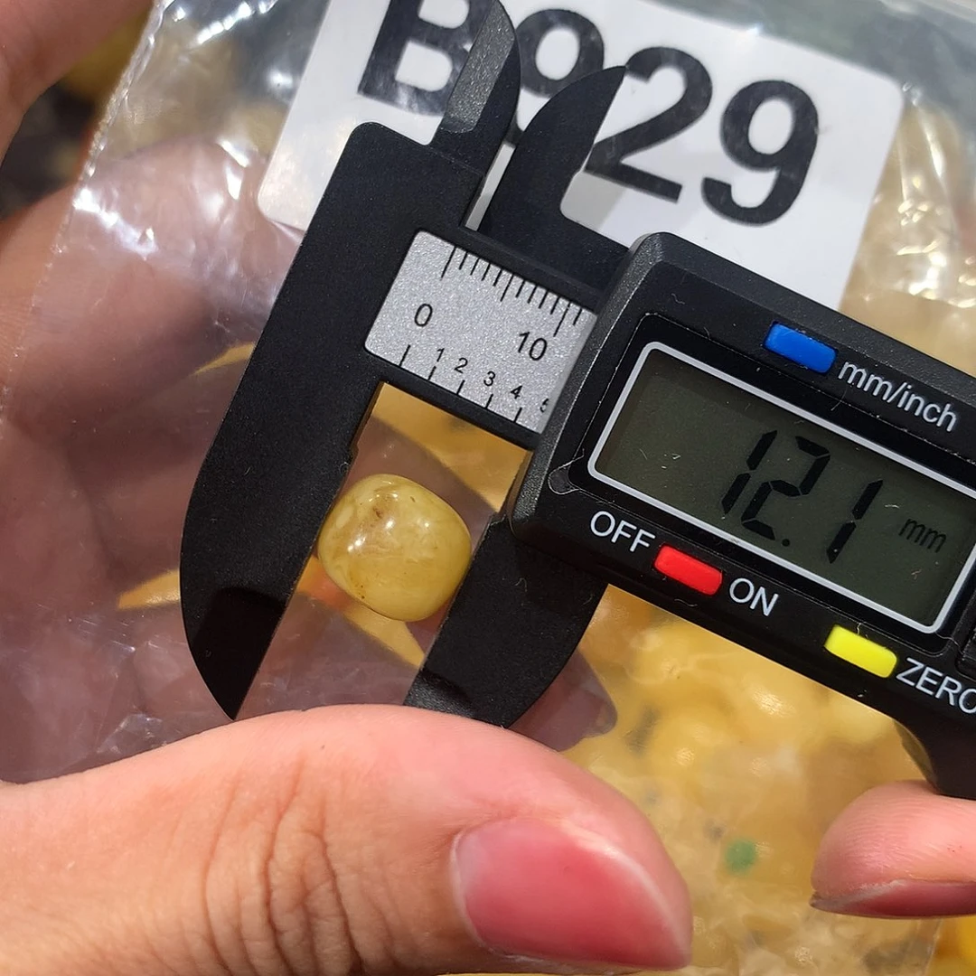 未镶嵌琥珀珠宝奇石