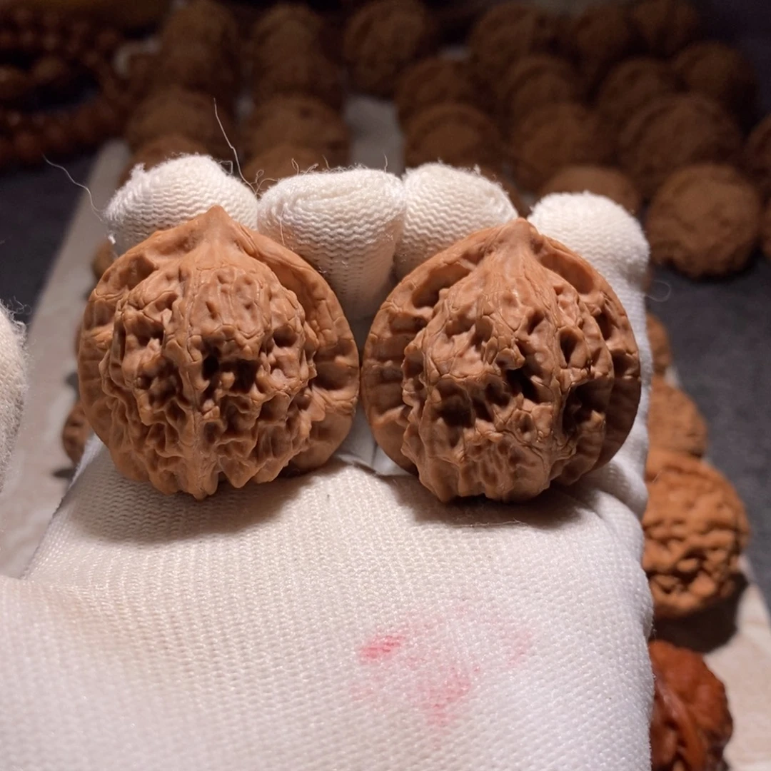 文玩核桃吊坠全品梨木台