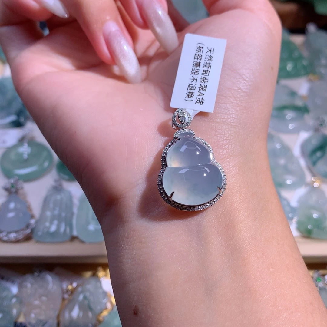 翡翠吊坠(不含链)18K金镶嵌