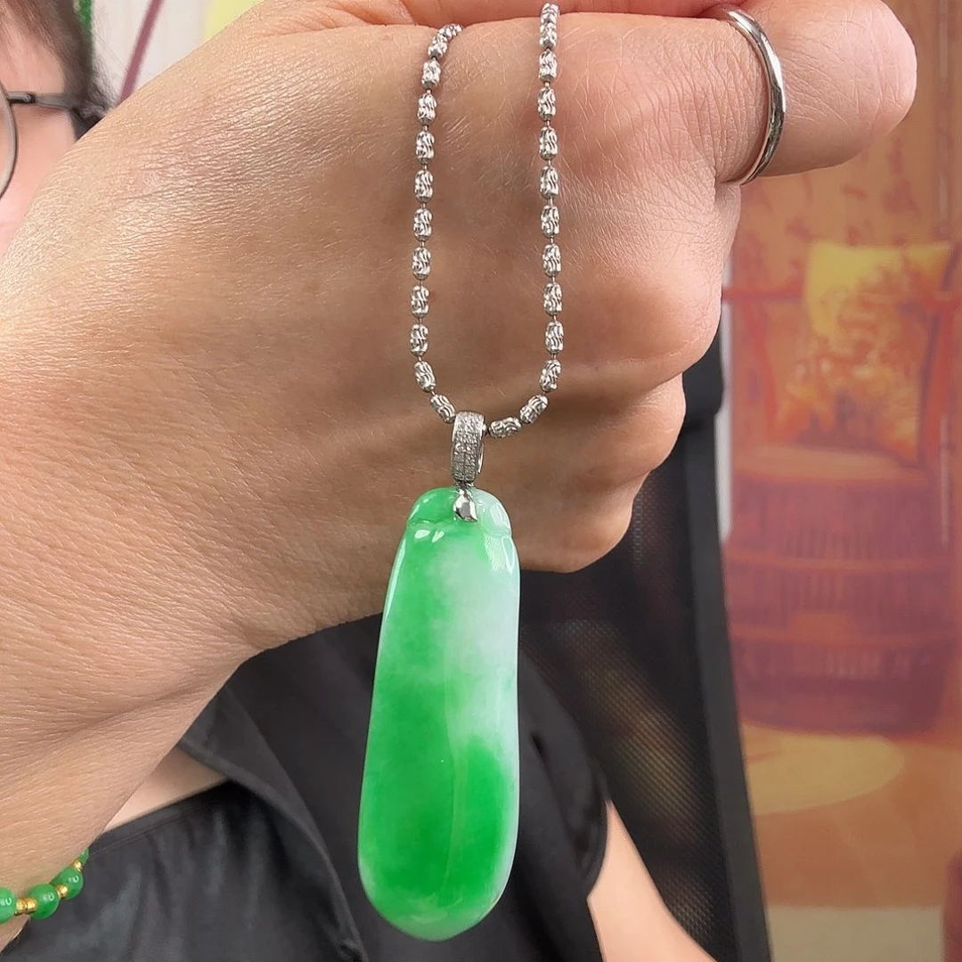 翡翠18K金镶嵌吊坠(赠链)