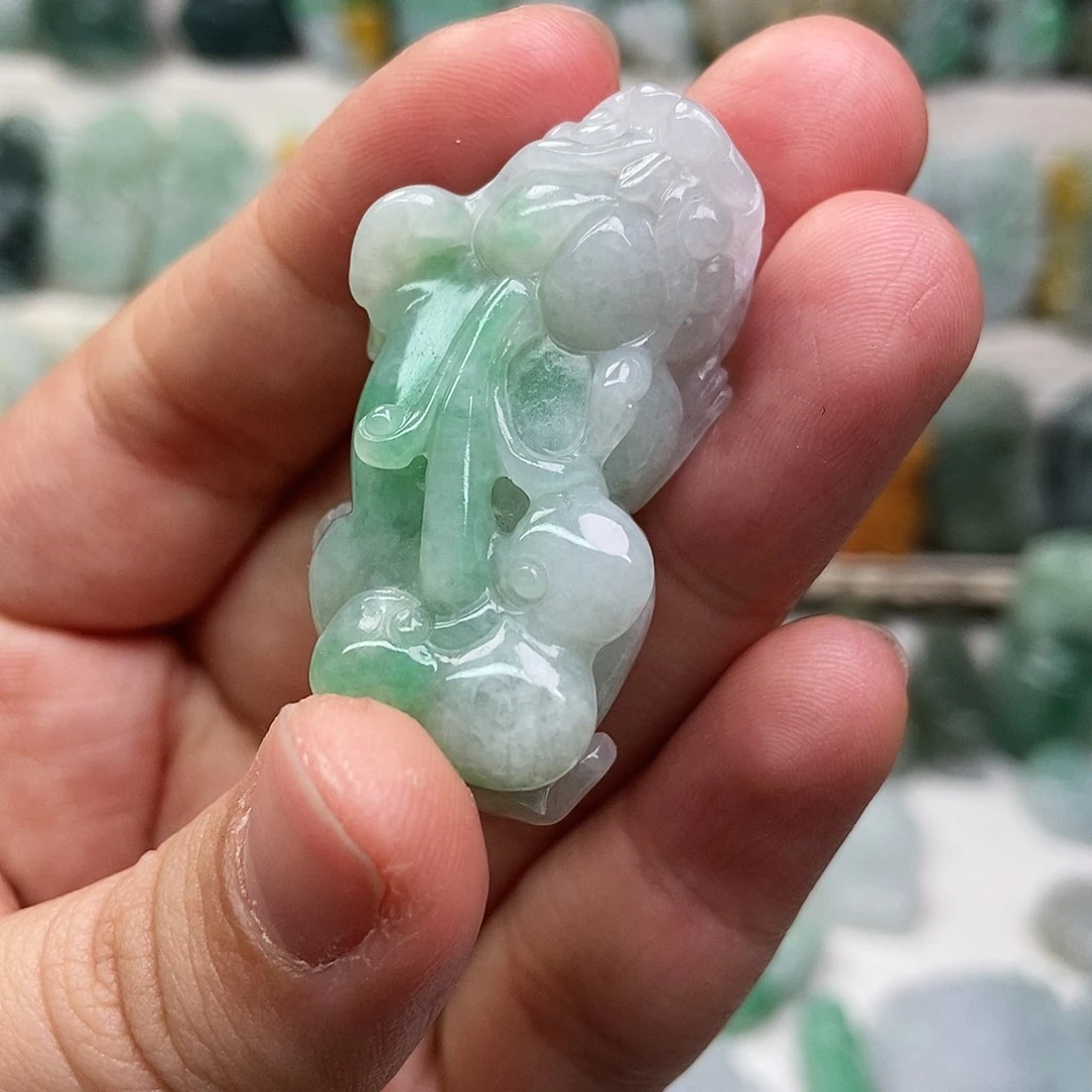 翡翠未镶嵌吊坠(赠链)