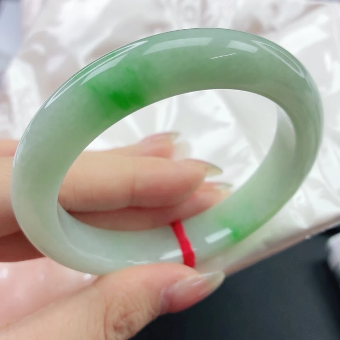 未镶嵌手镯翡翠，820