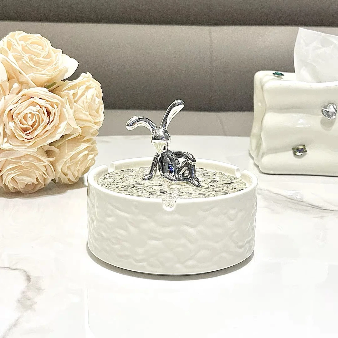 烟灰缸高级可爱个性奶油风家用客厅办公室陶瓷带盖防飞灰创意摆件