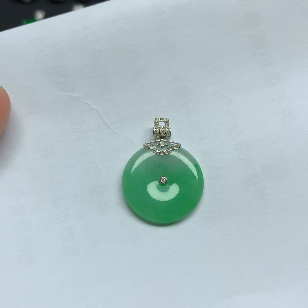 颈饰18K金镶嵌翡翠