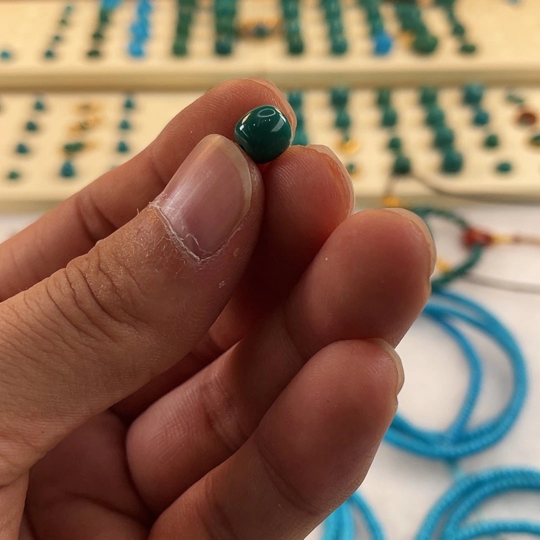 绿松石未镶嵌颈饰