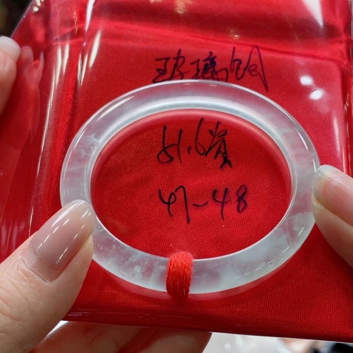 翡翠手镯未镶嵌翡翠手镯