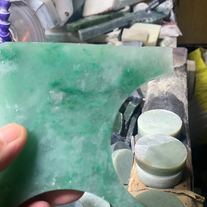 颈饰未镶嵌和田玉（糖玉）