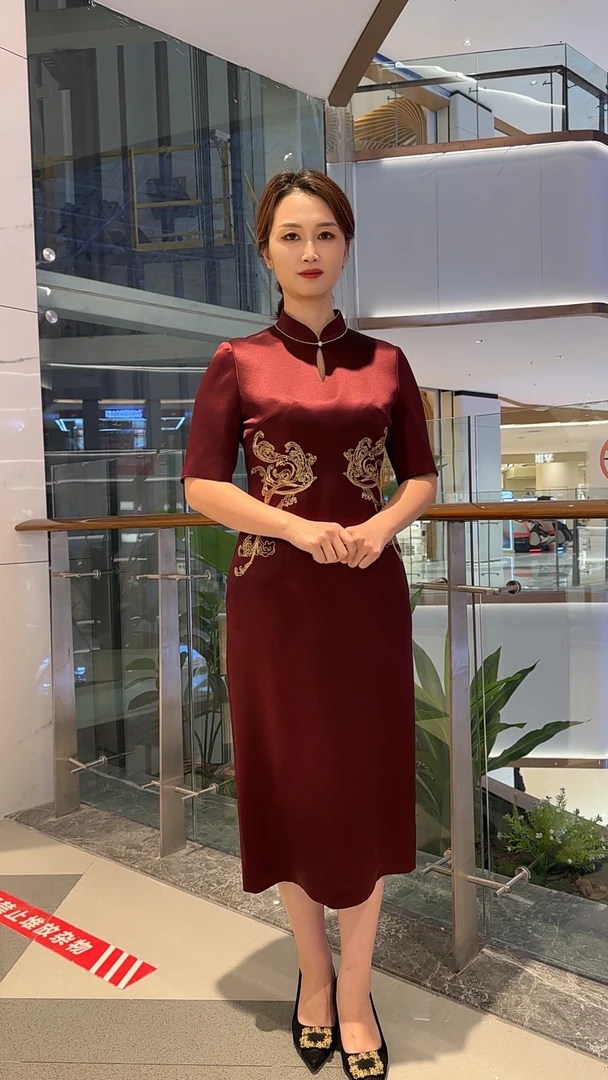 17967朱紫䄖枣红色刺绣工艺华丽优雅富贵旗袍