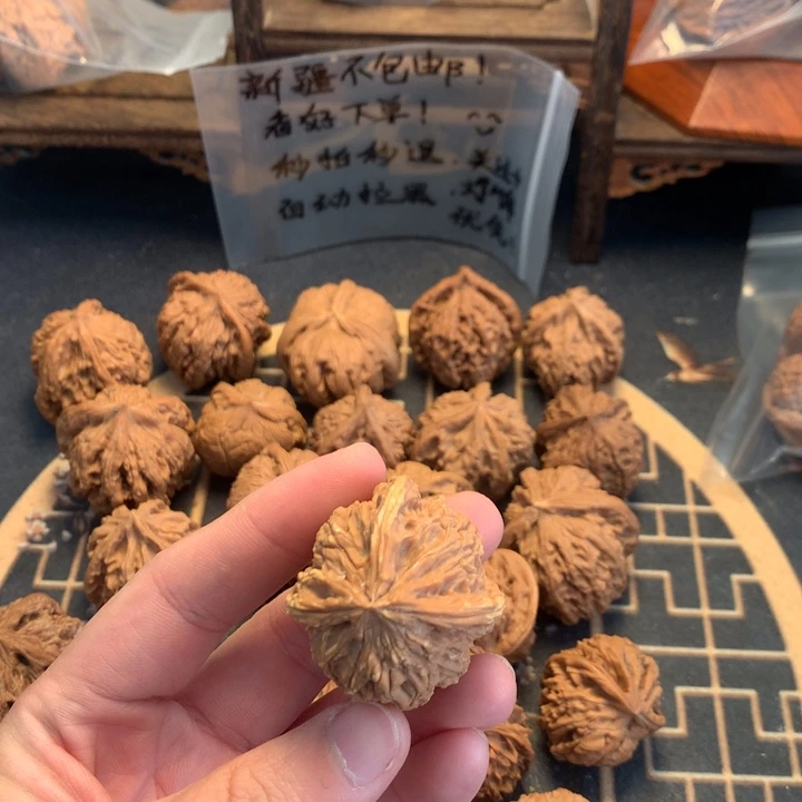 钱****文玩核桃把件南疆