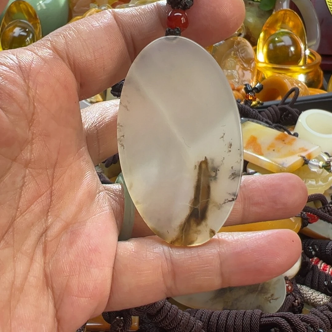 石英质玉未镶嵌颈饰