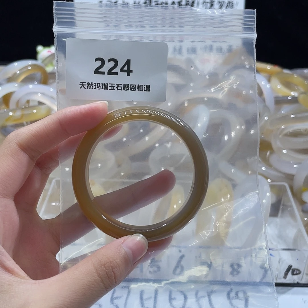 正***…玛瑙/玉髓未镶嵌手镯