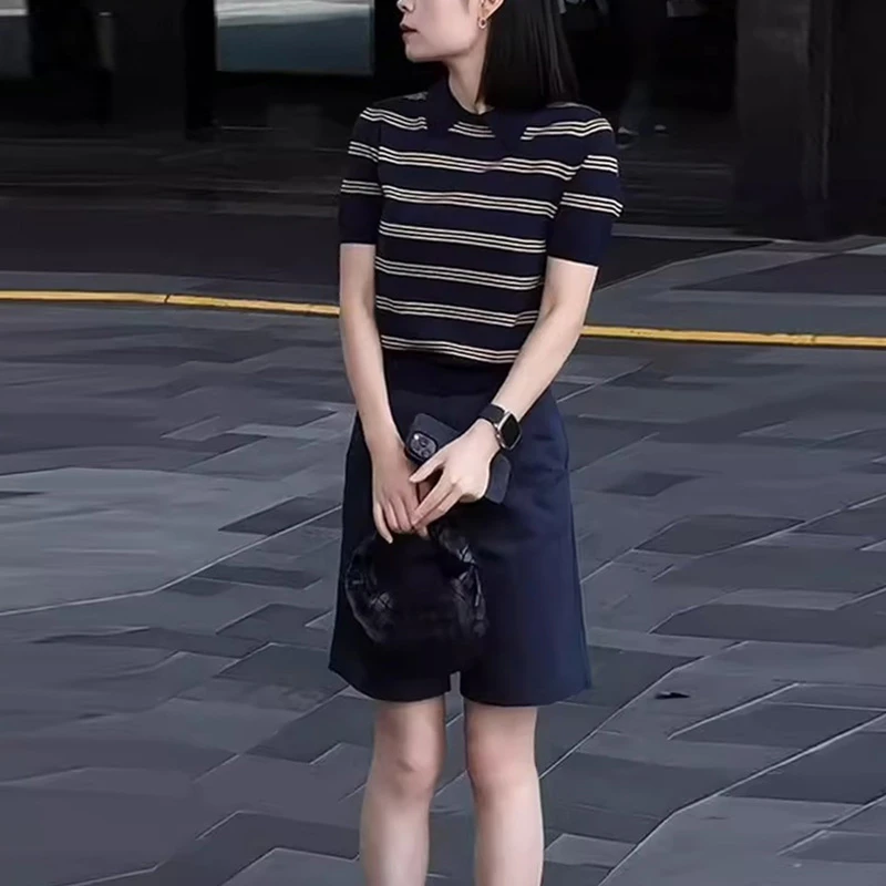 小个子夏季新款洋气衣服女复古别致条纹上衣高腰休闲短裤两件套潮